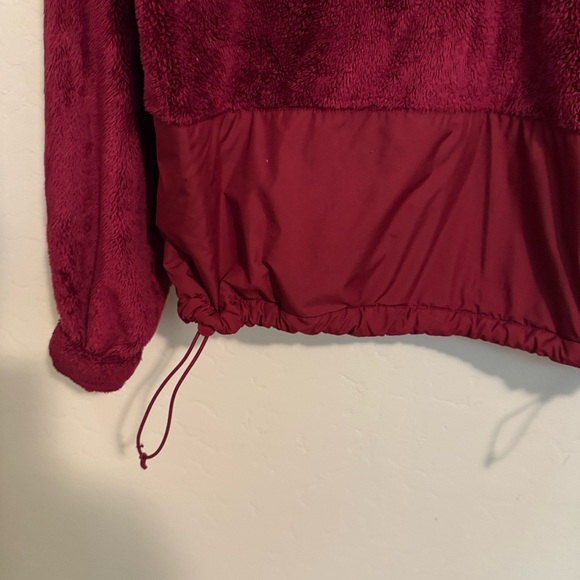 The North Face Women's Deep Red Teddy Jacket
Great for the ❄️ winter season ❄️ - Picture 6 of 9